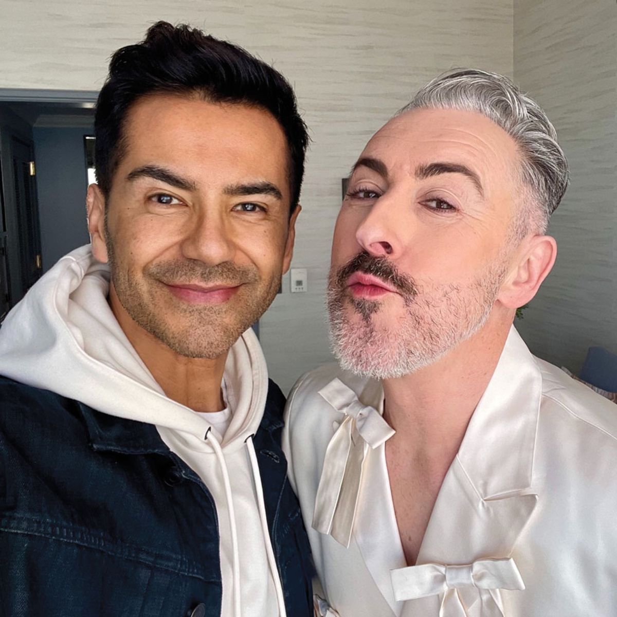 Ermhan Ospina and Alan Cumming