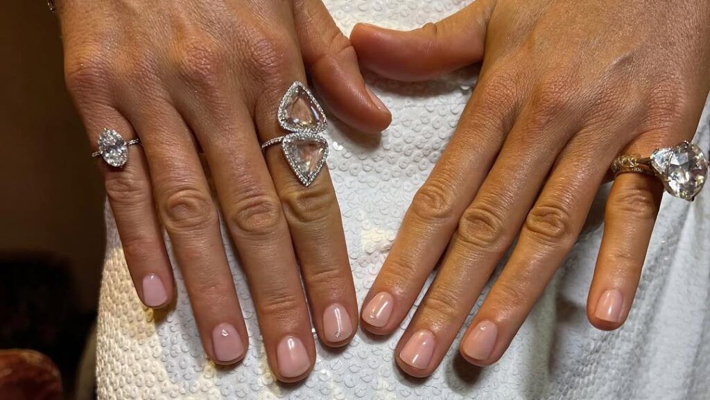 Short nude nails and silver jewelry