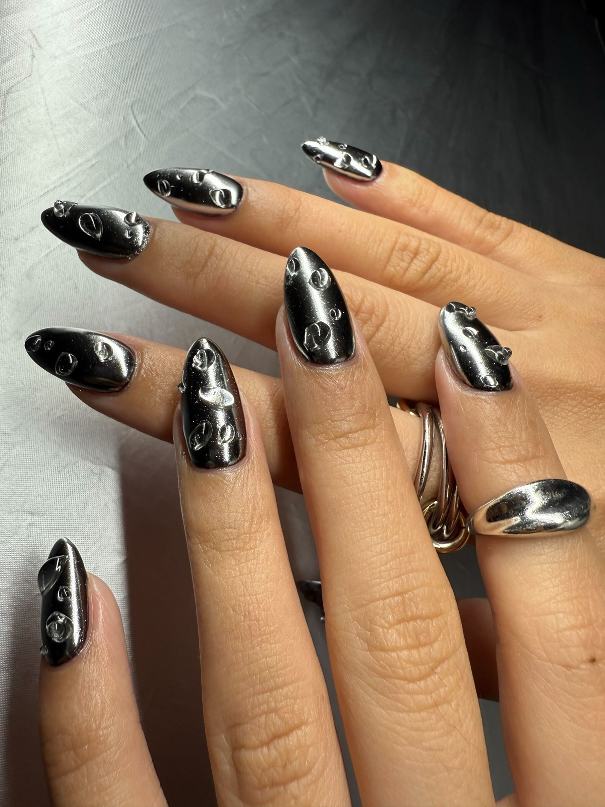 metallic manicure