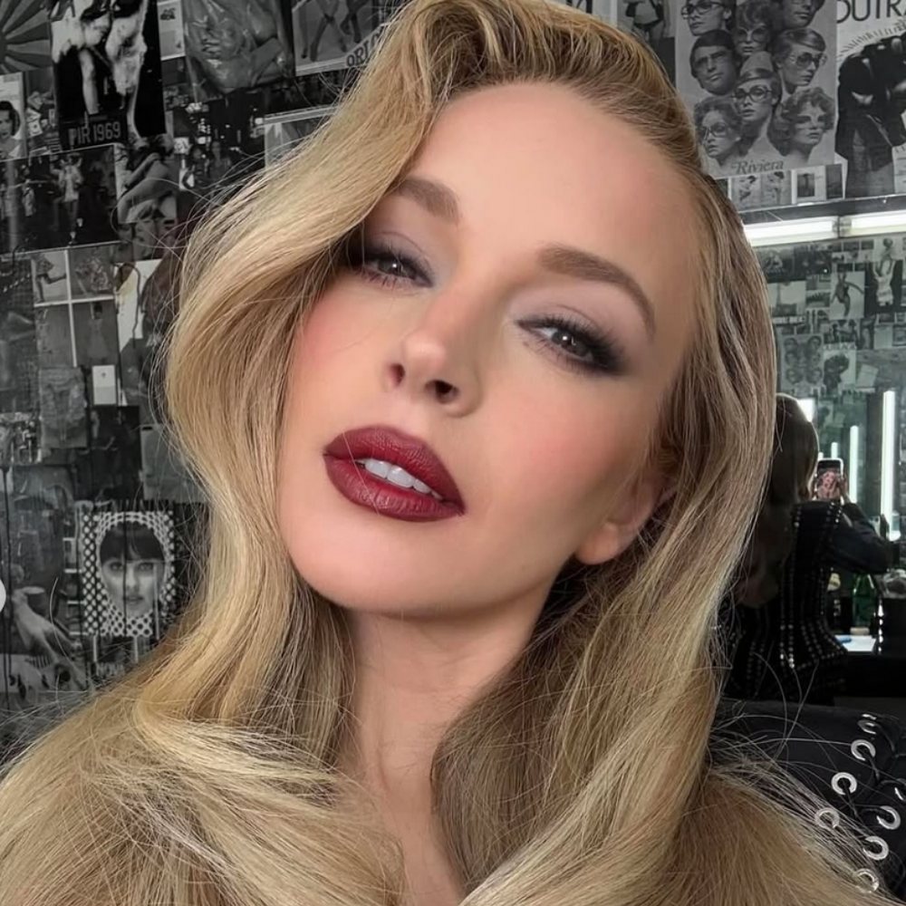 Lindsay Lohan with hair by @dimitrishair, wig @whatwigs