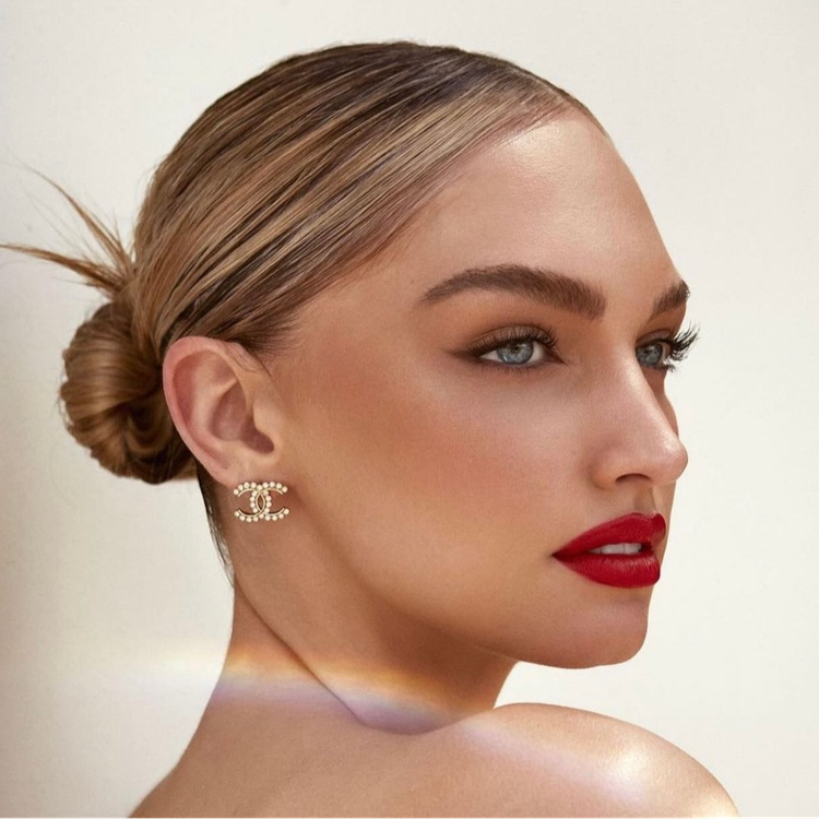 Sleek bun