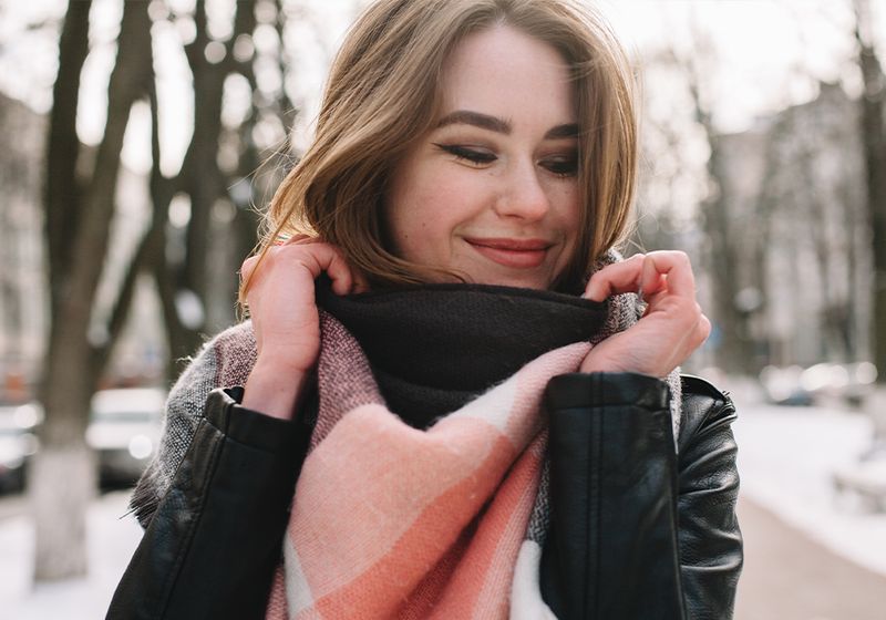 Expert Tips on How to Achieve the Viral “I’m Cold” Makeup Look