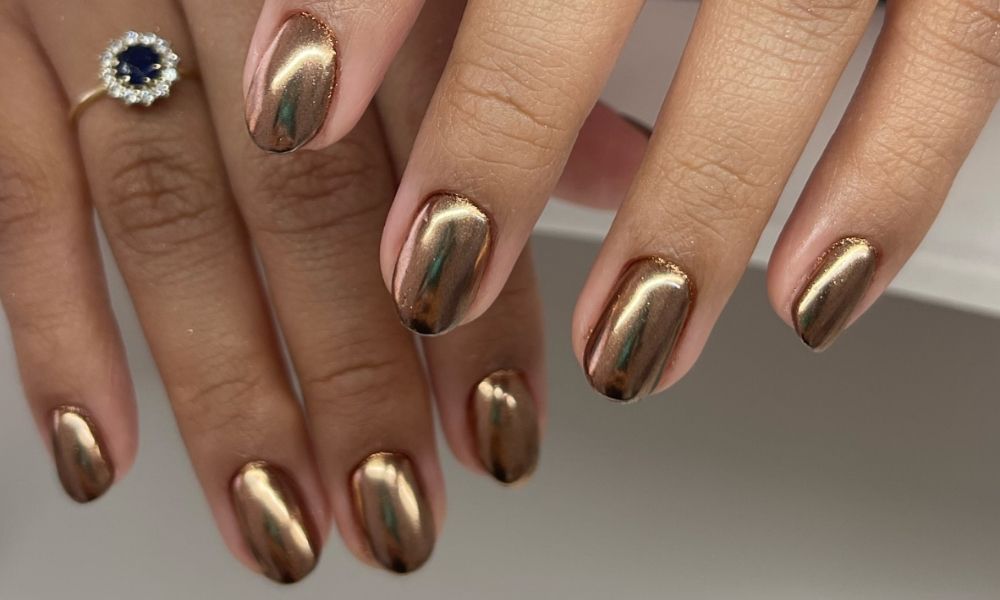 gold chrome manicure, aka Moscow Mule nails