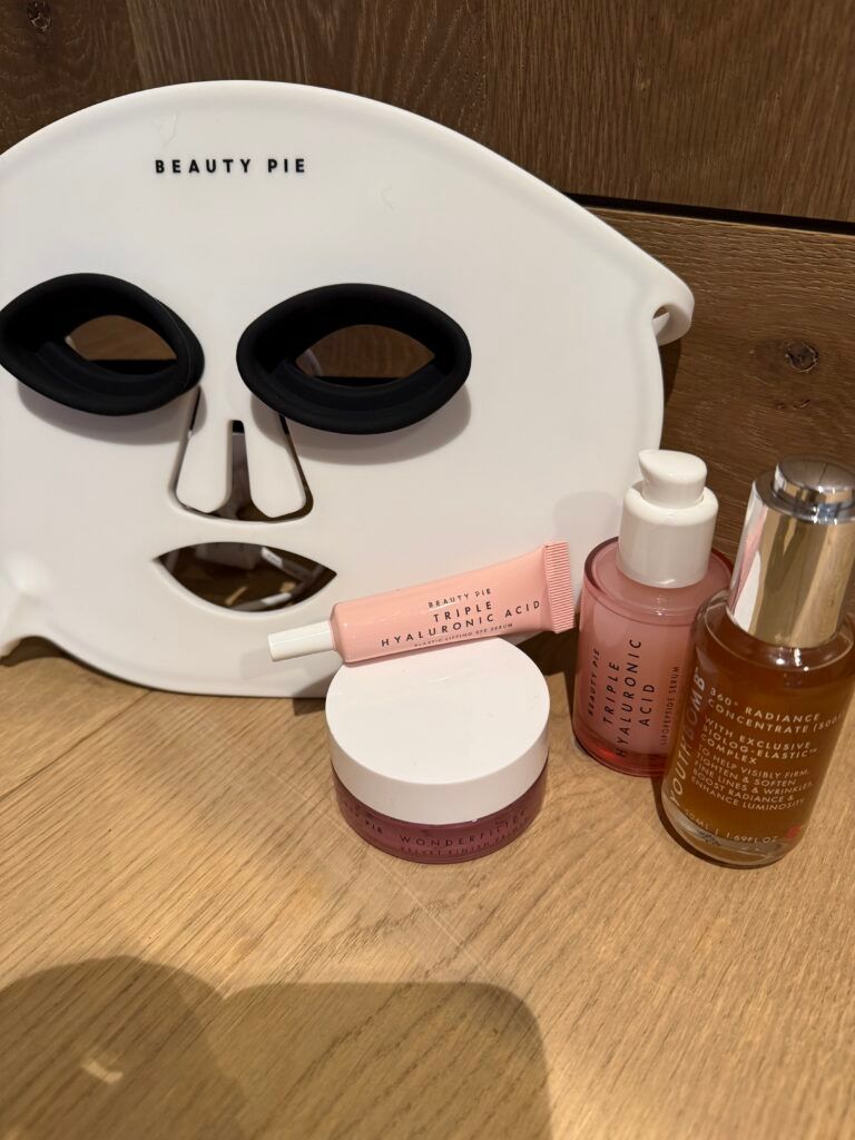 Lainey Wilson's CMAs glam