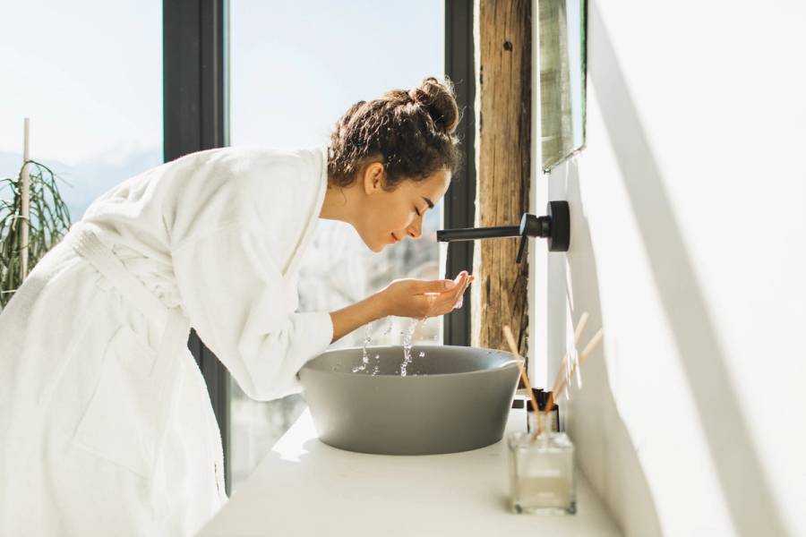 10 Skin-Care Mistakes That May Be Causing Breakouts