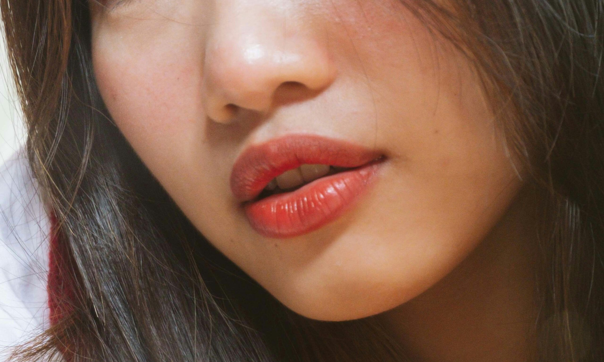glossy lips