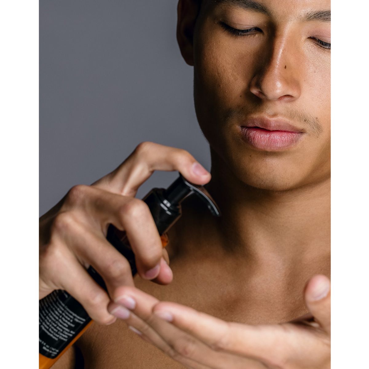 Model using Black Mona Lisa Beauty Kale Cleanser
