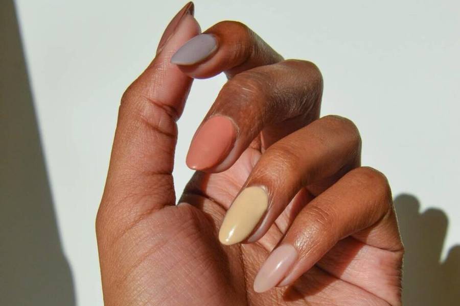 mixed nails manicure