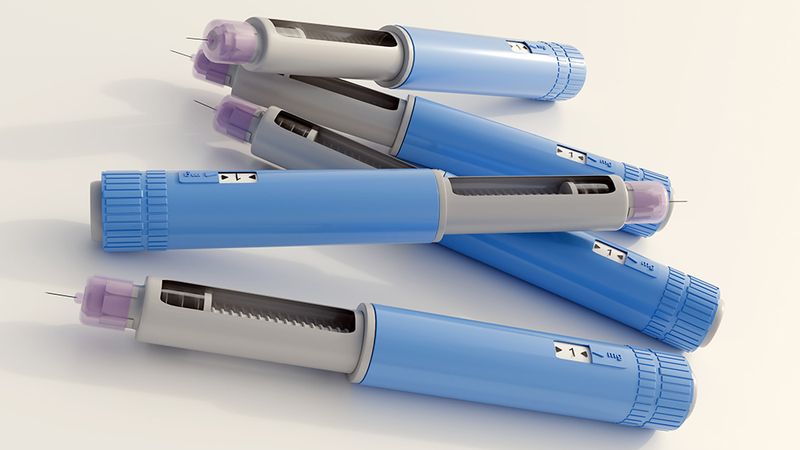 A 3d rendering of pre-filled GLP-1 receptor agonist pens, used for the treatment of type 2 diabetes or for weight management. It's disposable or multi-dose reusable pen.