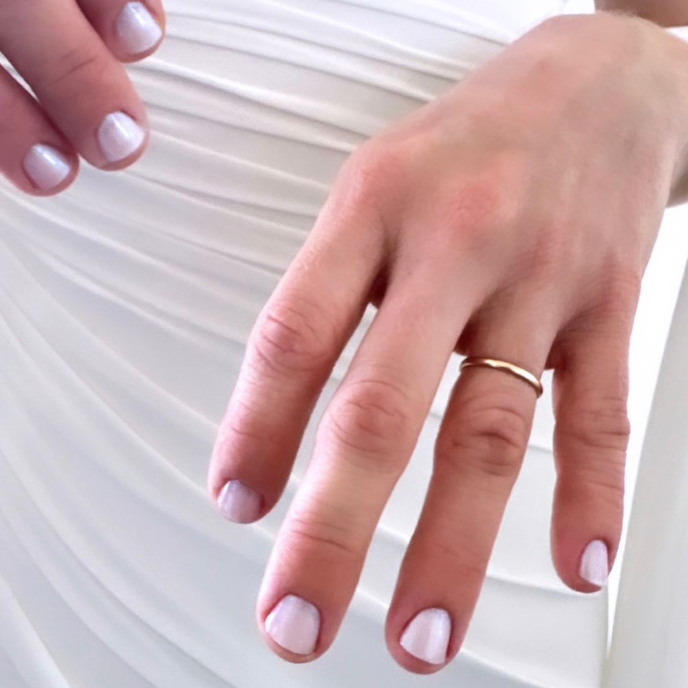 Amanda Seyfried Golden Globe nails