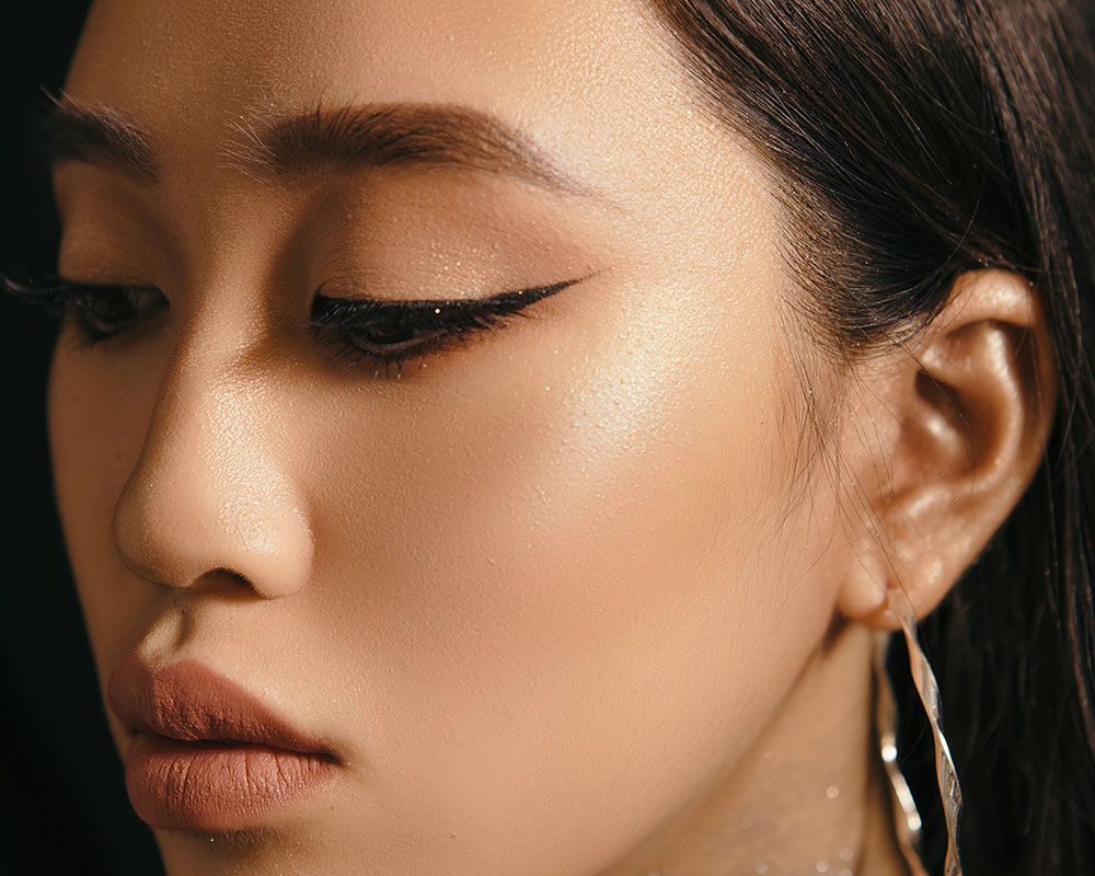 3 Steps to a Perfect Cat Eye, According to a Pro Makeup Artist