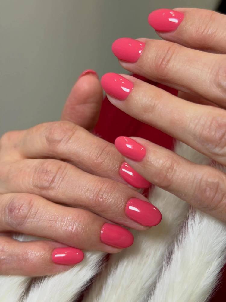 raspberry pink nails