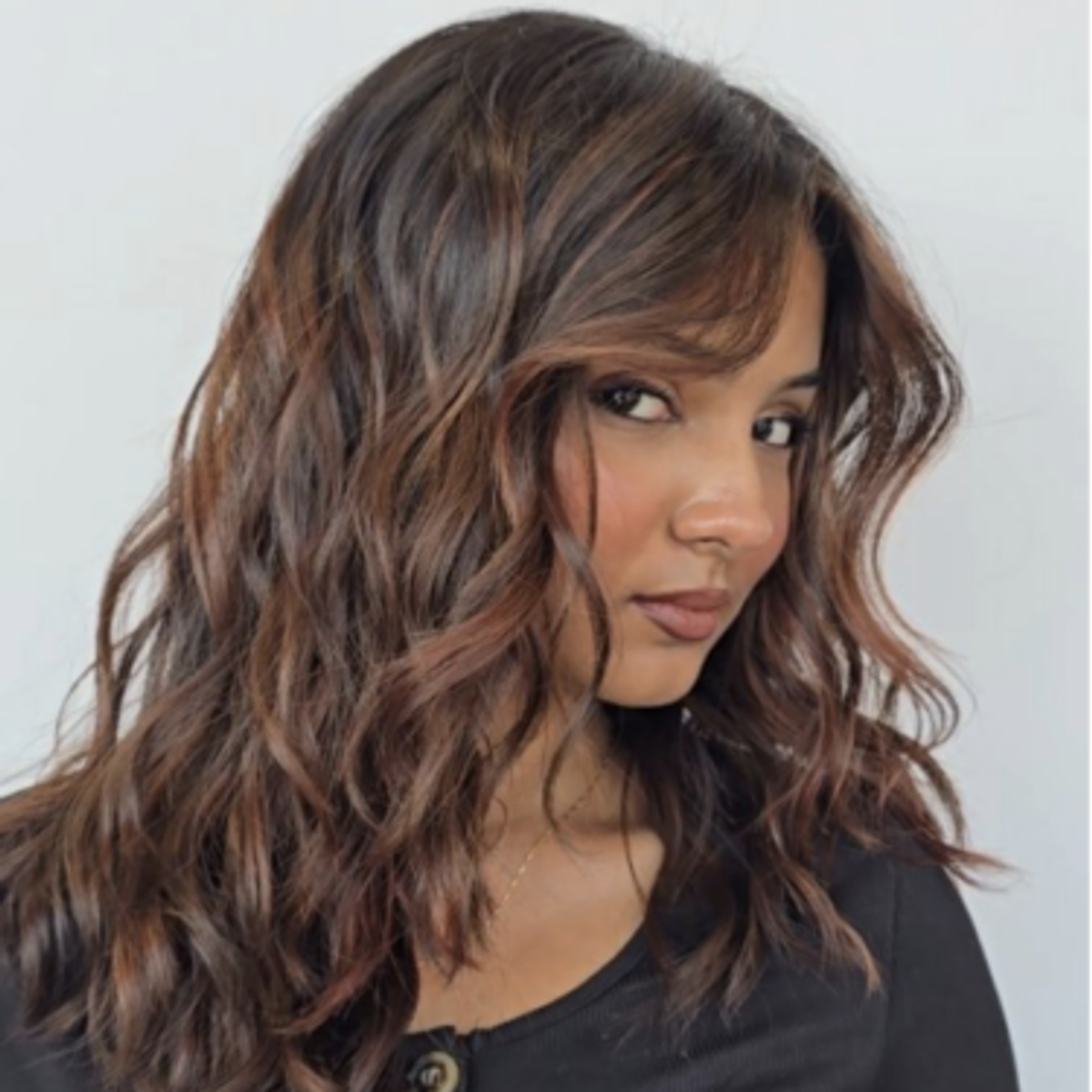 Brunette hair with loose waves