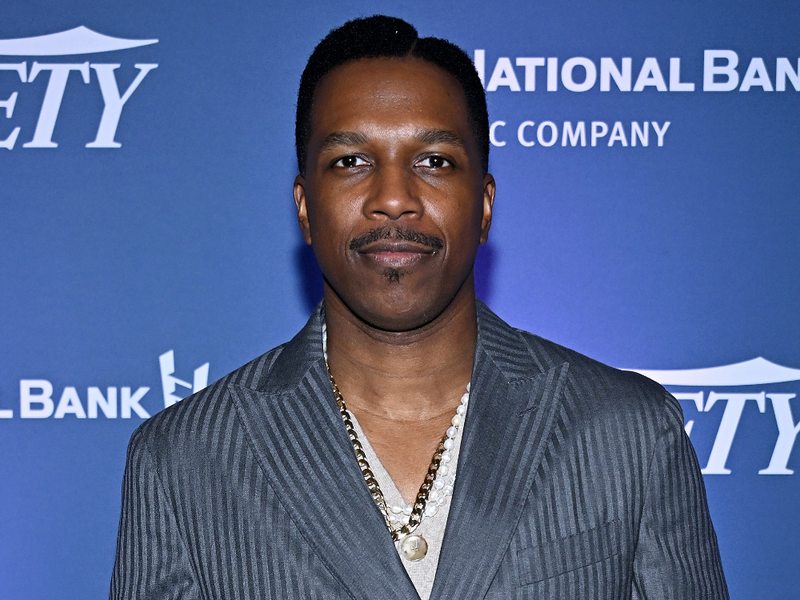 Leslie Odom Jr. Talks Pre-Show Rituals, Fatherhood, and The Moisturizer His Mom Put Him On