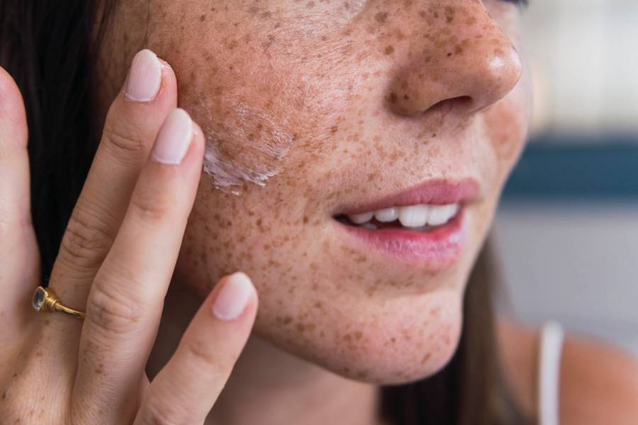Derms Say This Deeply Hydrating Moisturizer Is the Best for Dry and Sensitive Skin