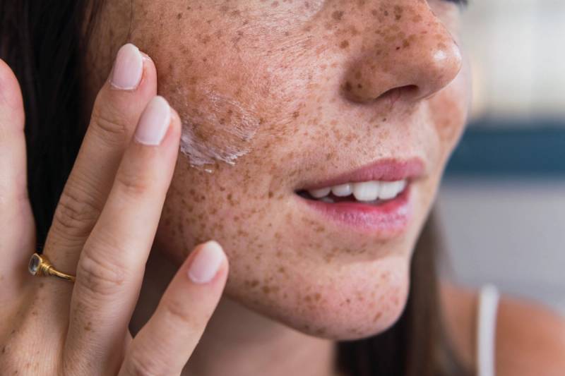 Derms Say This Deeply Hydrating Moisturizer Is the Best for Dry and Sensitive Skin