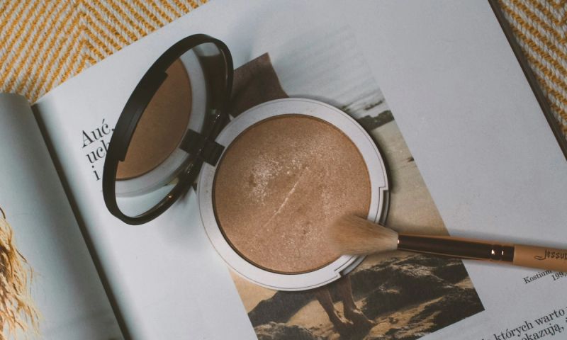 powder compact on top of magazine