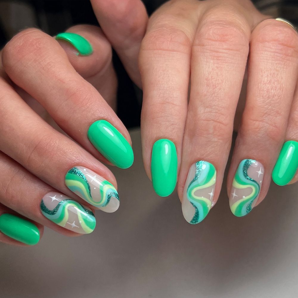 Groovy green nails