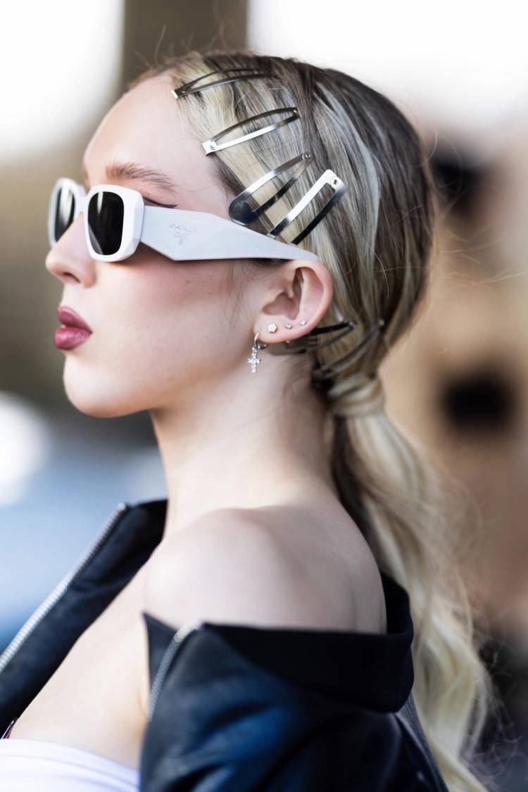Ponytail with clips