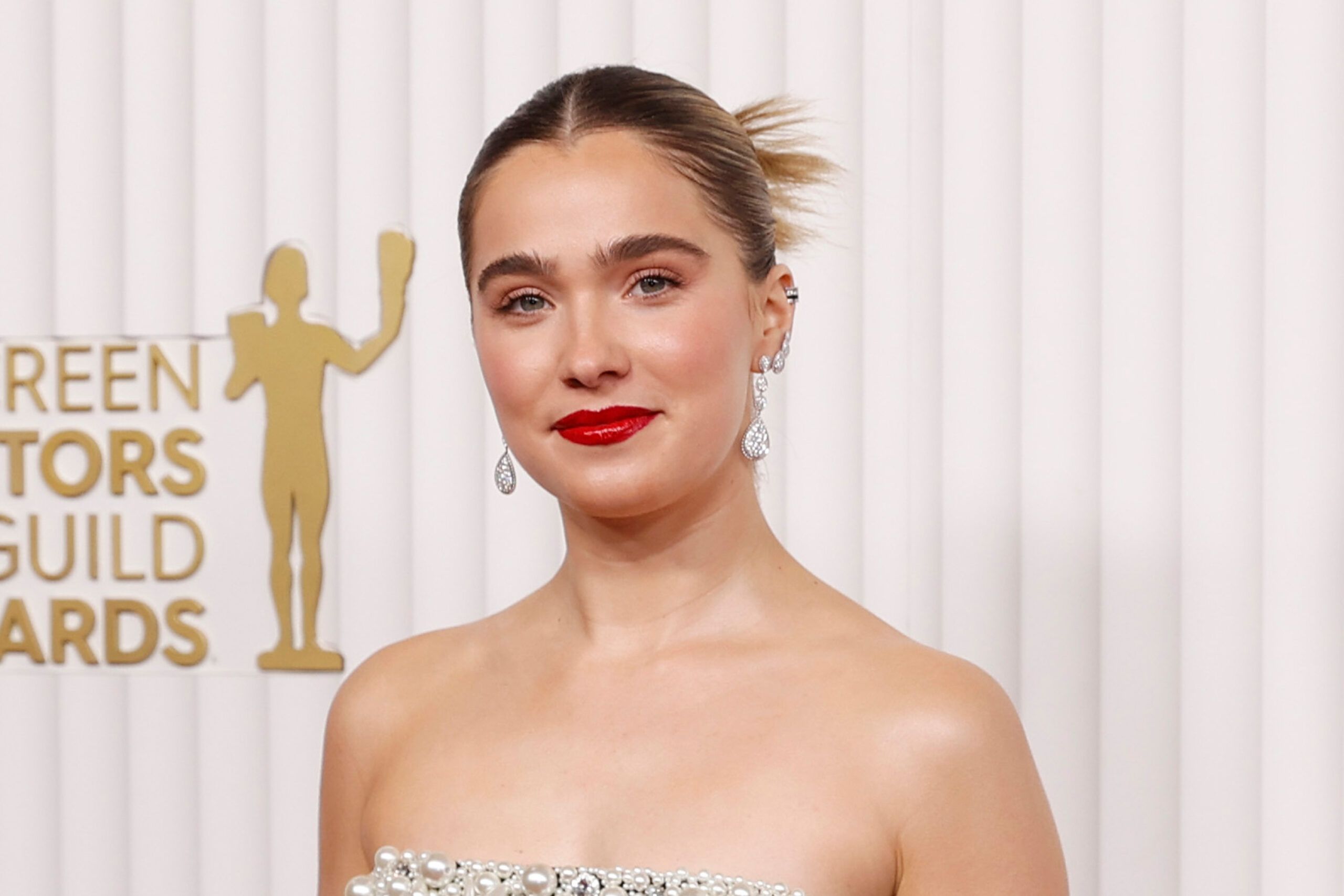 This Over-Makeup Balm Trick Was the Secret to Haley Lu Richardson’s SAG Awards’ Glow