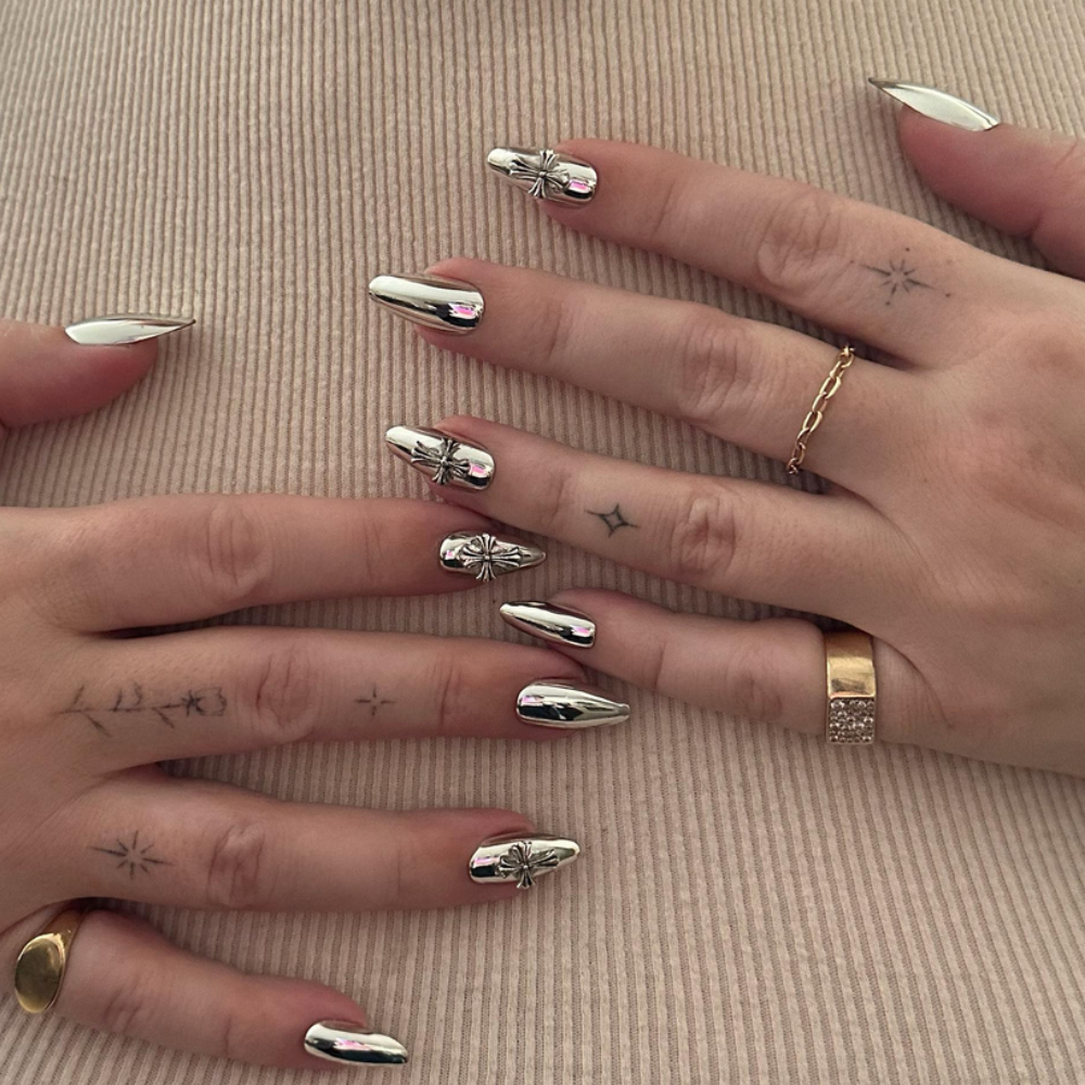 mirror chrome nails by @nails_of_la