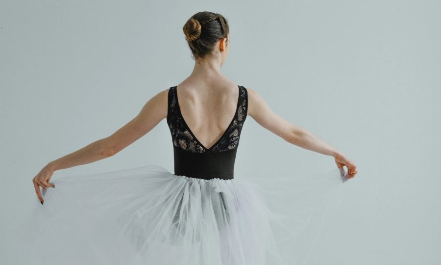 Balletcore Hair Is the Elegant Way to Play With Ribbons