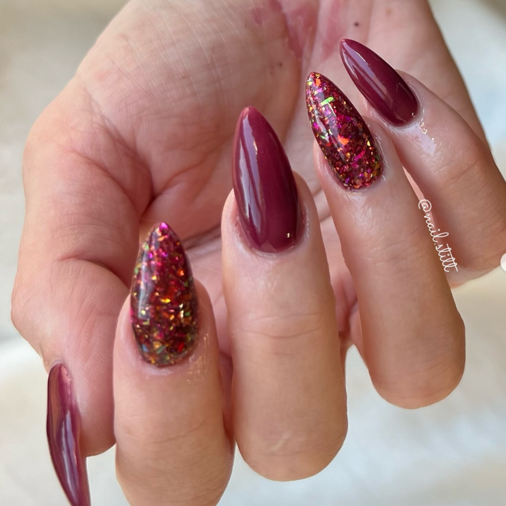 Cranberry Fizz Nails