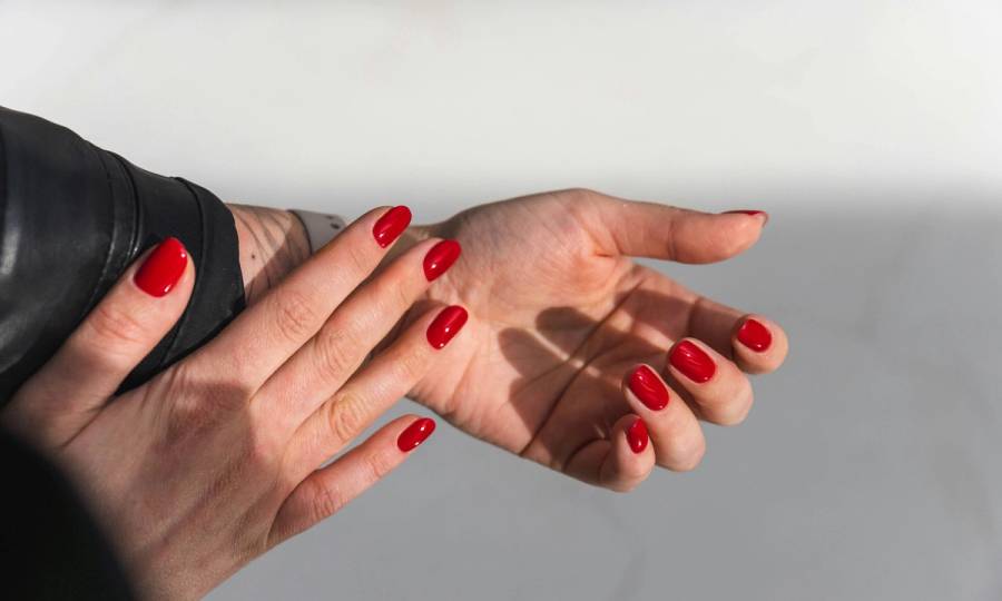 red manicure