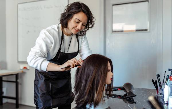 A cosmetology student