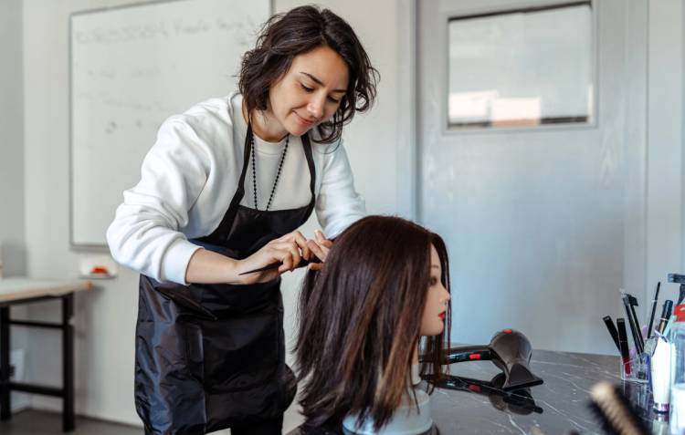 A cosmetology student