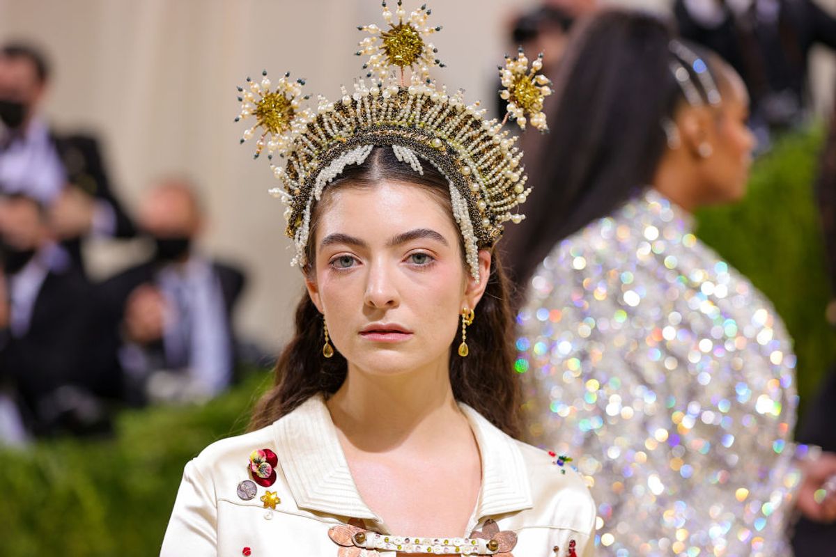NEW YORK, NEW YORK - SEPTEMBER 13: Lorde attends The 2021 Met Gala Celebrating In America: A Lexicon Of Fashion at Metropolitan Museum of Art on September 13, 2021 in New York City. (Photo by Theo Wargo/Getty Images)