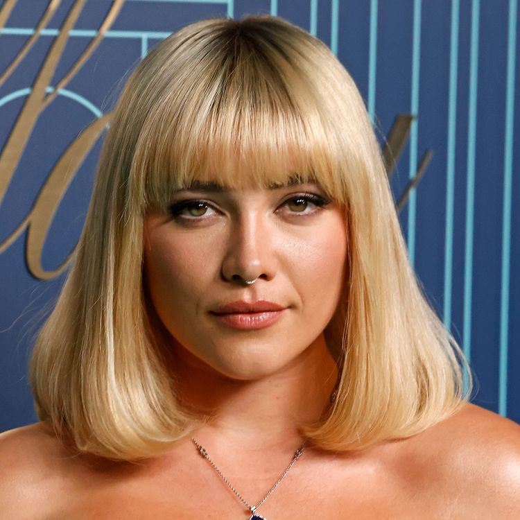 Florence Pugh on the red carpet with a blonde bob with blunt bangs