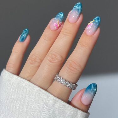 Oval nails with watery effect and floral nail art