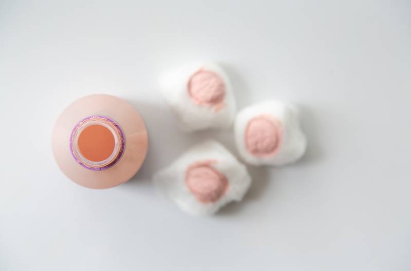 Is Calamine Lotion the Best Makeup Primer for Your Skin? Read Before Trying This Hack