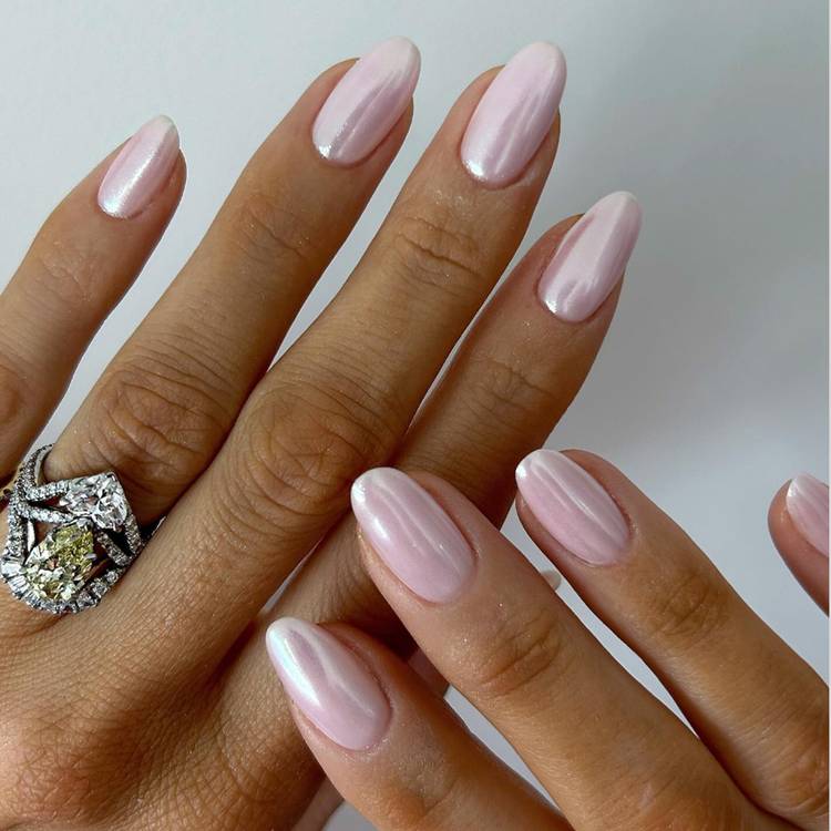 Glazed rosé nails