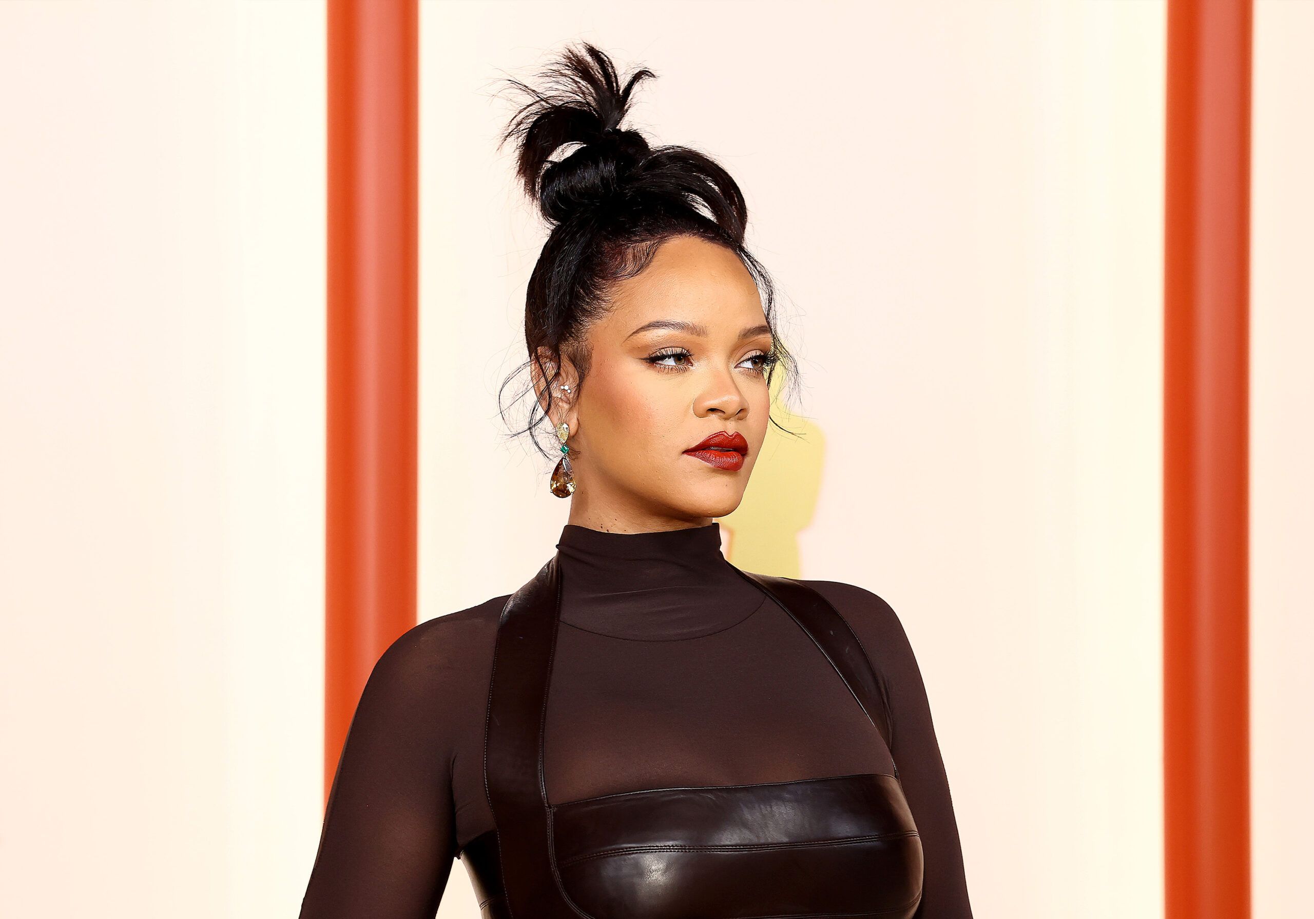 This Root Powder Is the Secret to Rihanna’s Pulled-Back Looks