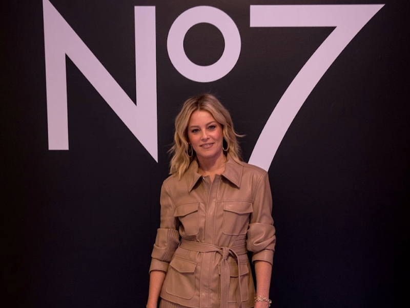 Elizabeth Banks Talks Adult Acne and Turning 50