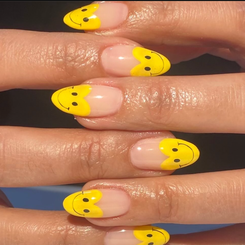 Smiley V French Nails