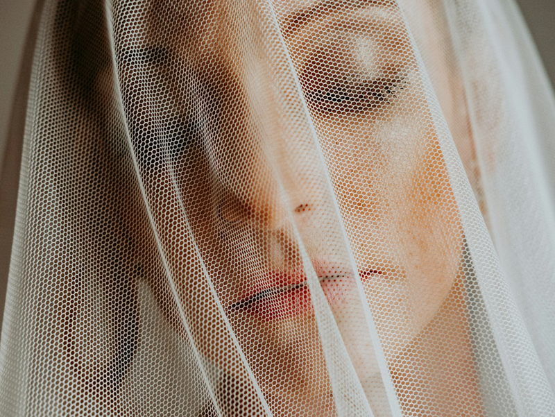 glowy bridal makeup under veil by Unsplash/Taylor Heery