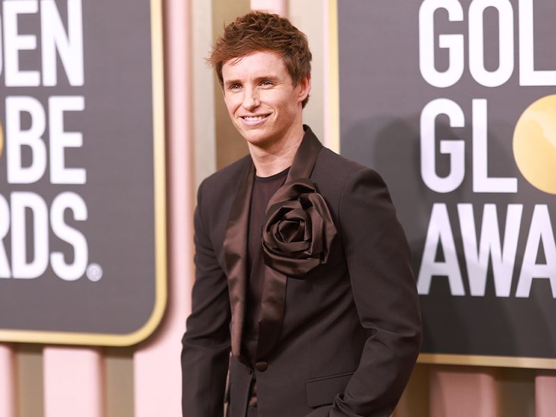 The Off-the-Radar Facial Oil Eddie Redmayne’s Groomer Used for Tonight’s Golden Globes