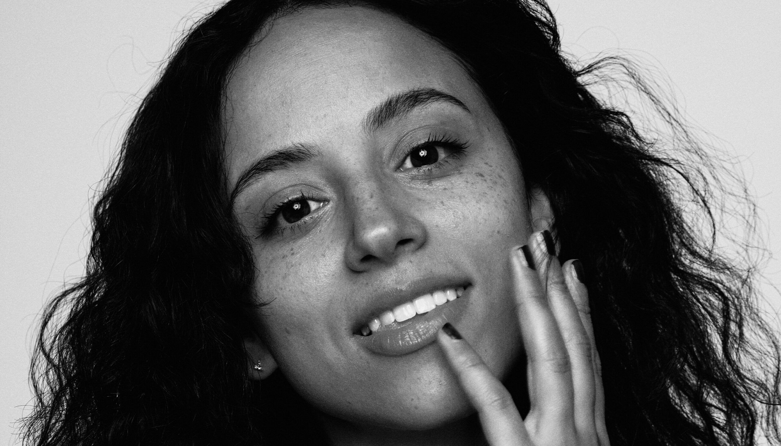 Kiana Madeira Shares Why She’s Obsessed With Alicia Keys’ Line and the Brow Gel She Stockpiles