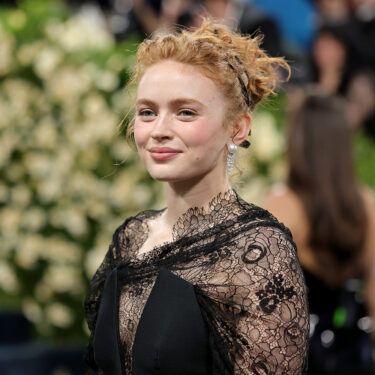 sadiesink-metgala-2025