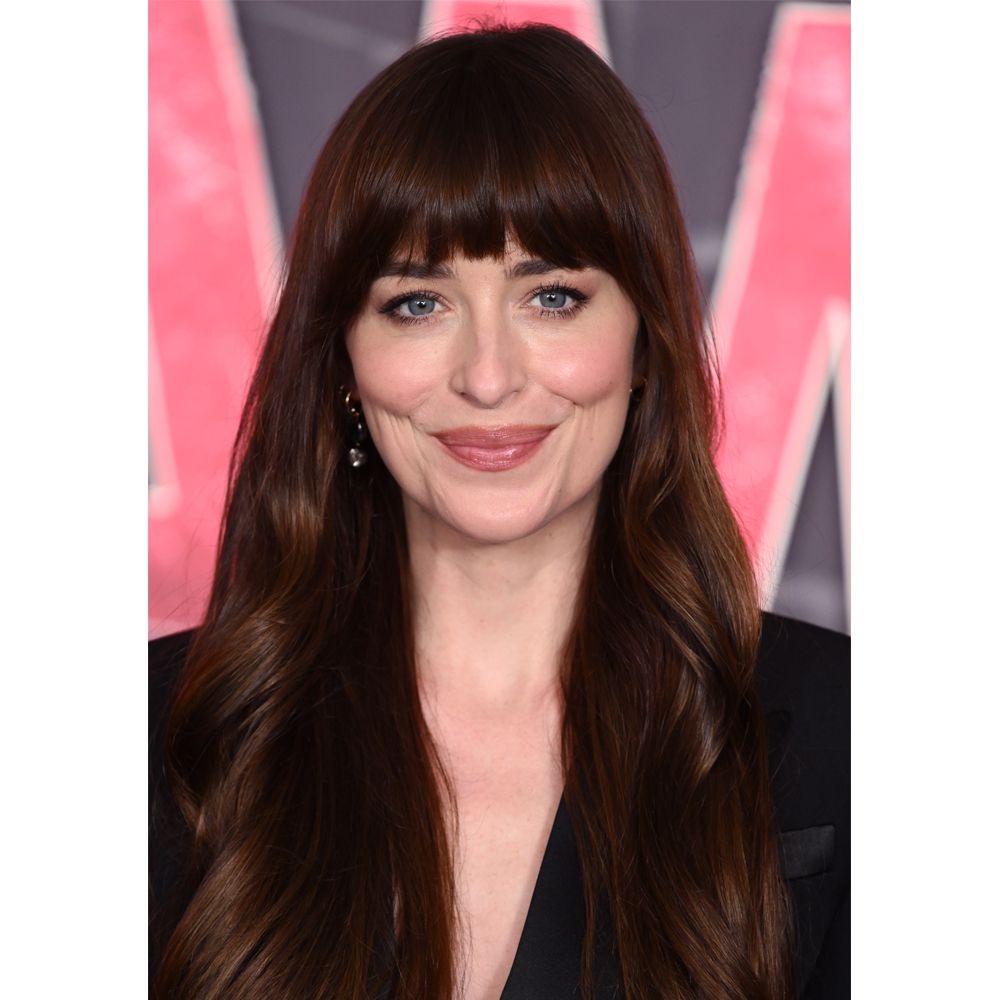 dakota johnson round face haircut