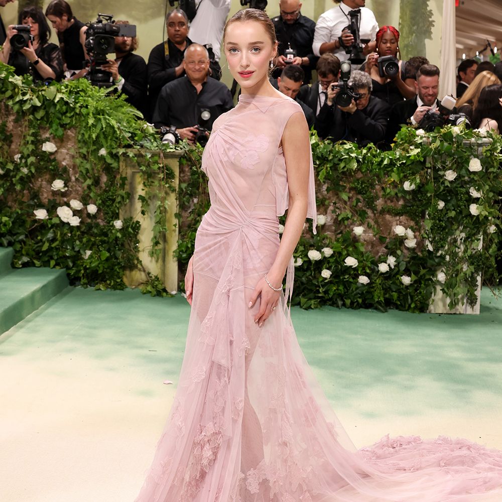 phoebe dynevor met gala 2024 nails