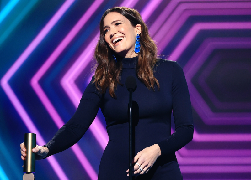 The Clean Makeup Brand Pregnant Mandy Moore Wore to the People’s Choice Awards