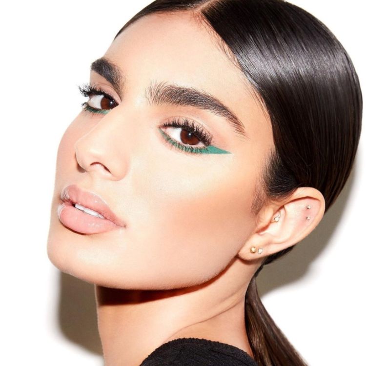 Robin Black (@beautyisboring)