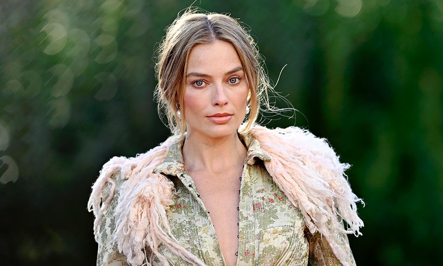 LONDON, ENGLAND - FEBRUARY 04: Margot Robbie attends the "Wuthering Heights" Photocall at Spencer House on February 04, 2026 in London, England. (Photo by Gareth Cattermole/Getty Images)