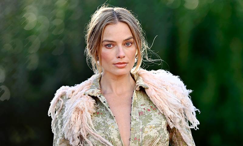 LONDON, ENGLAND - FEBRUARY 04: Margot Robbie attends the "Wuthering Heights" Photocall at Spencer House on February 04, 2026 in London, England. (Photo by Gareth Cattermole/Getty Images)