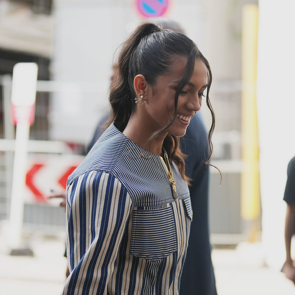 face-framing ponytail