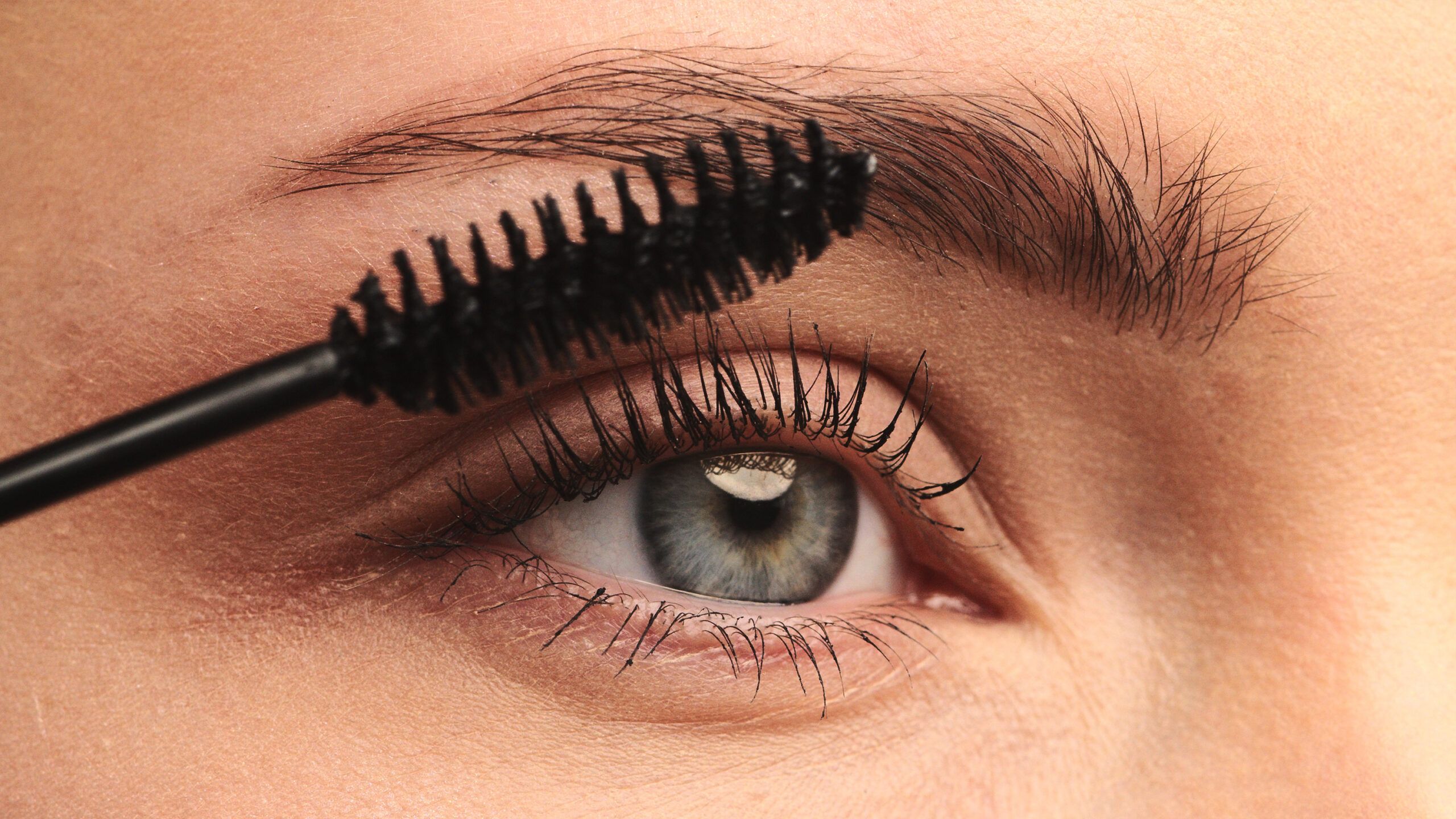 What Is Mascara Cocktailing?